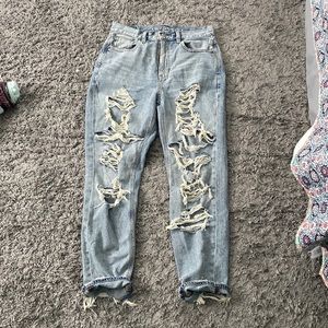 American Eagle Distressed Mom Jeans Size 6